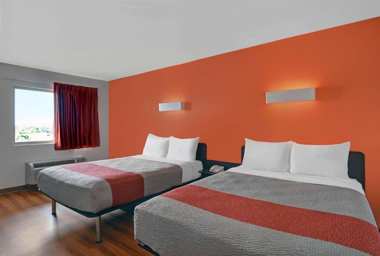 Motel 6-Cutler Bay, Fl Eksteriør billede