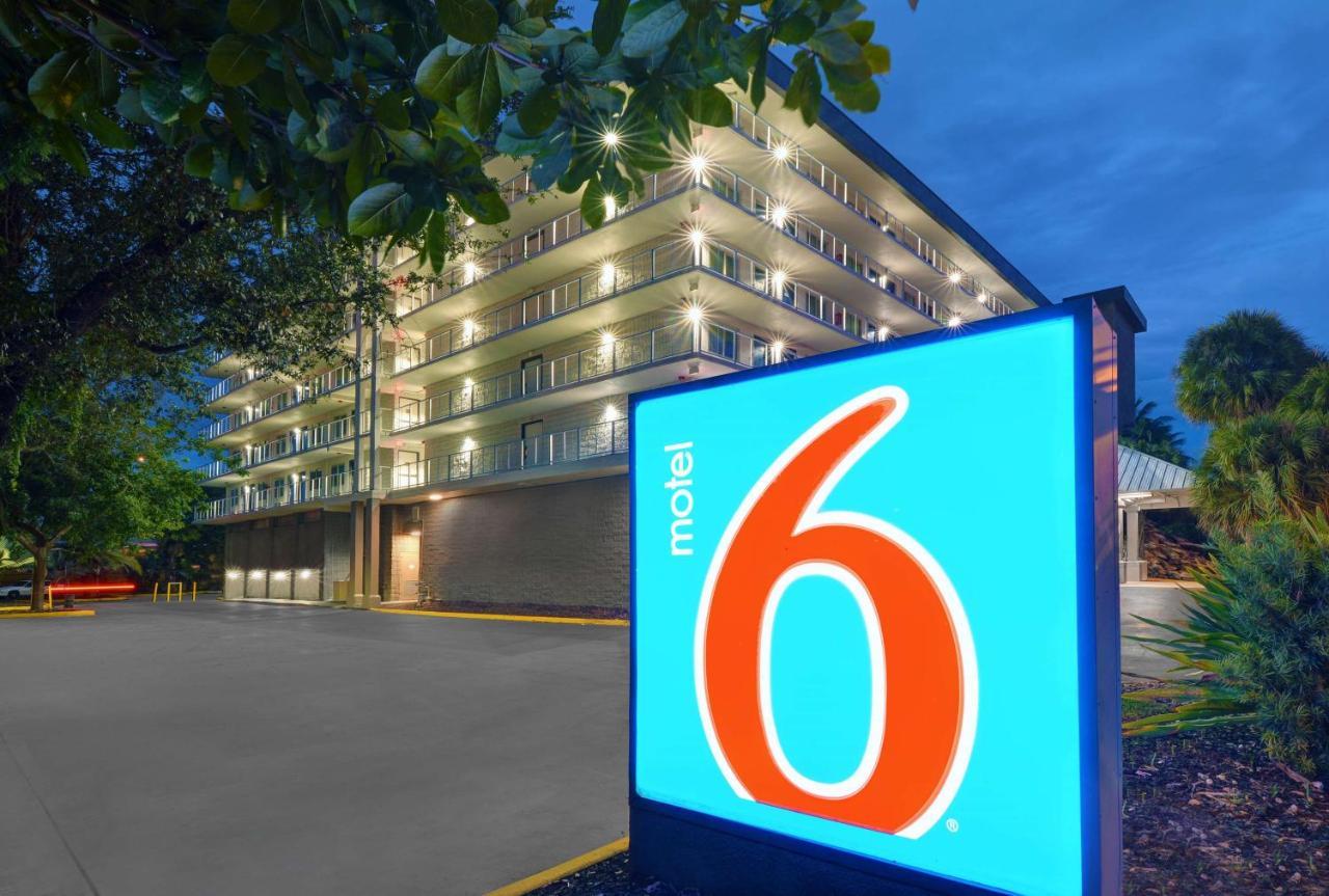 Motel 6-Cutler Bay, Fl Eksteriør billede