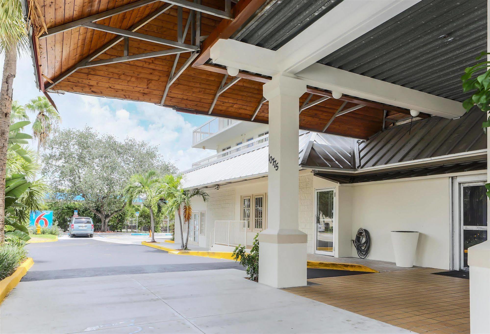 Motel 6-Cutler Bay, Fl Eksteriør billede
