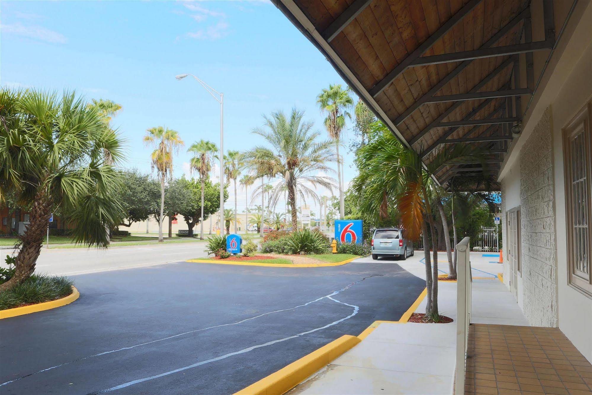 Motel 6-Cutler Bay, Fl Eksteriør billede