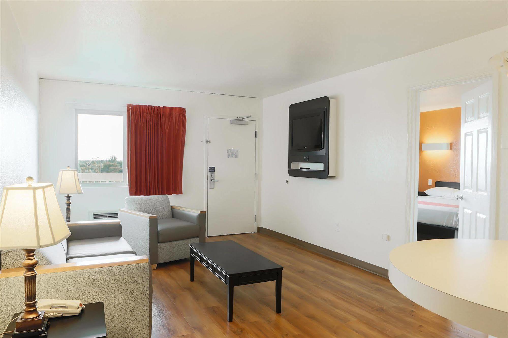 Motel 6-Cutler Bay, Fl Eksteriør billede