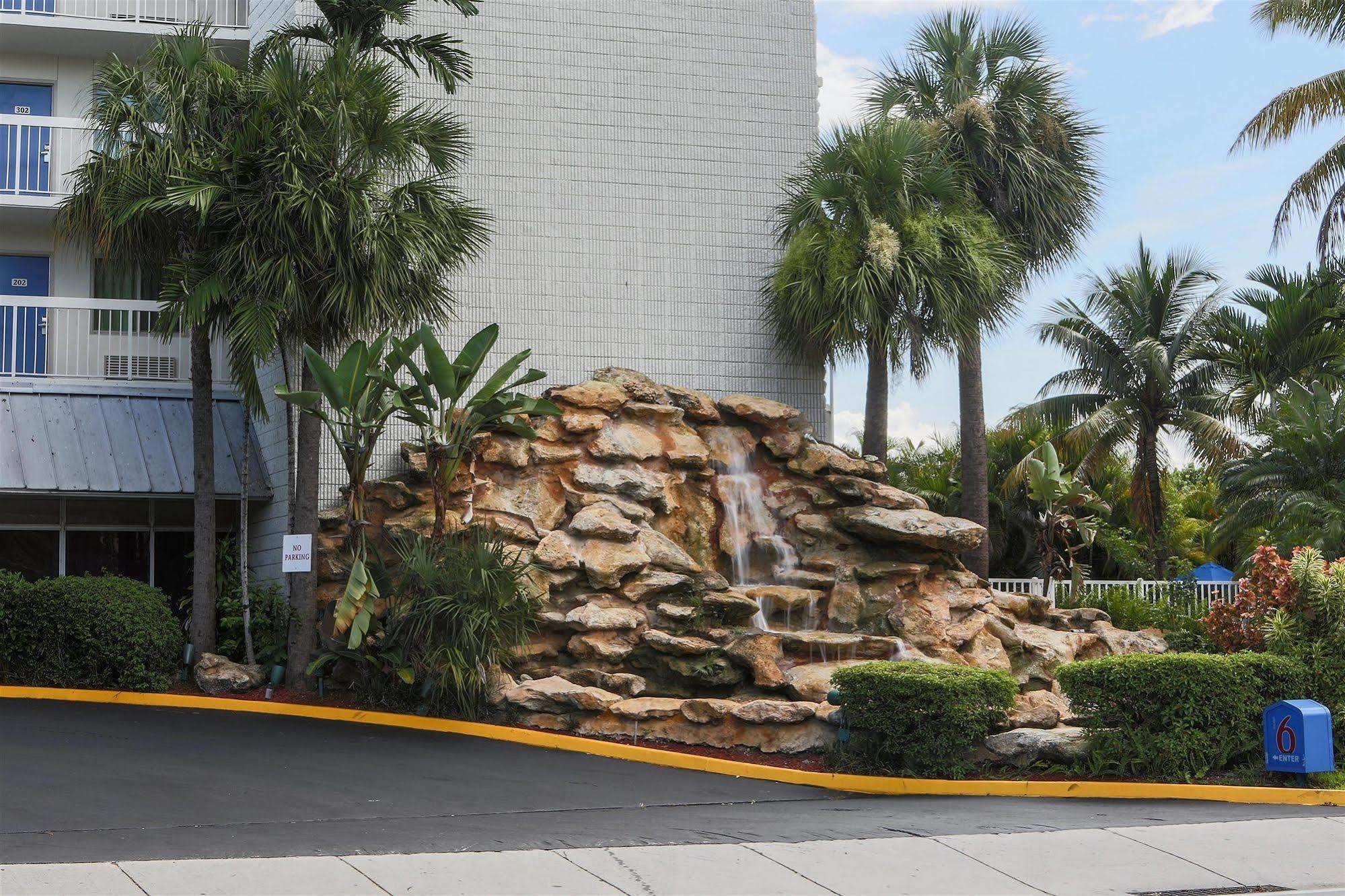 Motel 6-Cutler Bay, Fl Eksteriør billede